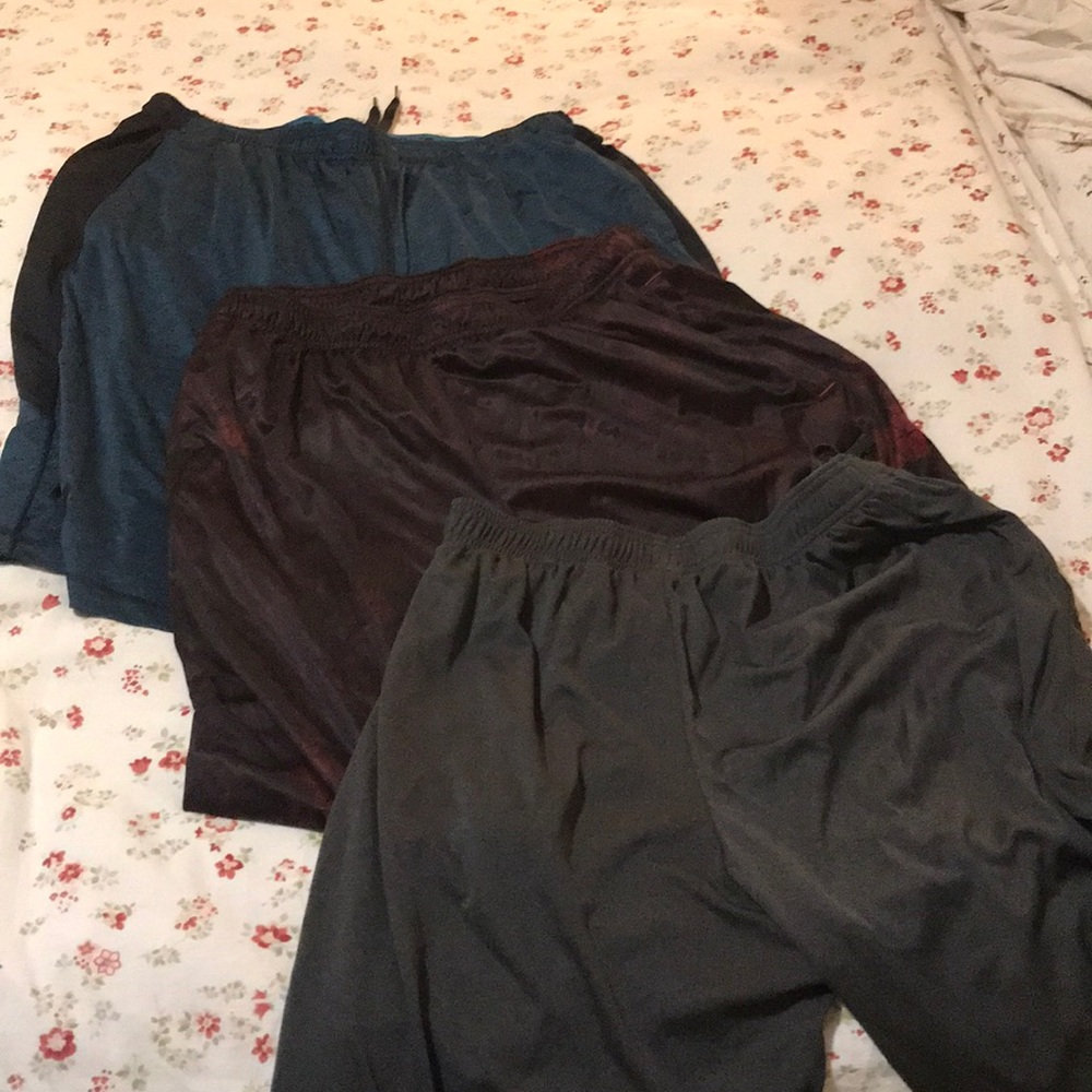 Men’s gym shorts size XL